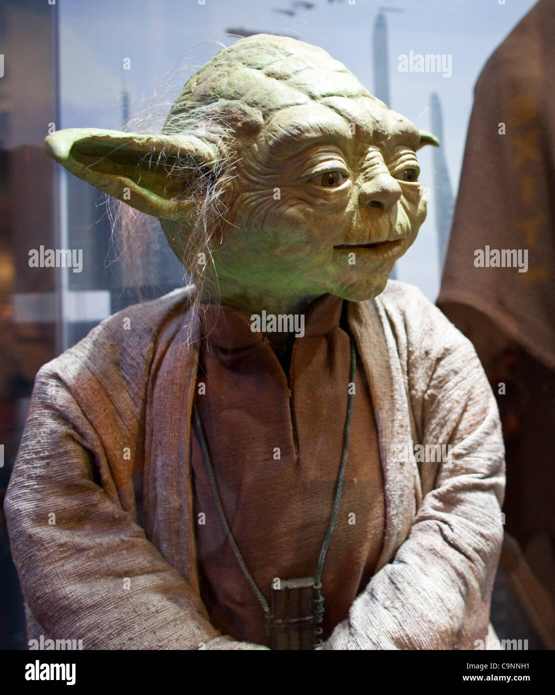 22 gennaio 2012 - Santa Ana, California, Stati Uniti - I burattini di Jedi Master Yoda che è stata usata nel film Episodio V - l'impero colpisce ancora. Star Wars: dove la scienza incontra la fantasia presentano, featured in tre gallerie di visualizzazione, esplora le tecnologie futuristiche rappresentata nel film di Star Wars un Foto Stock