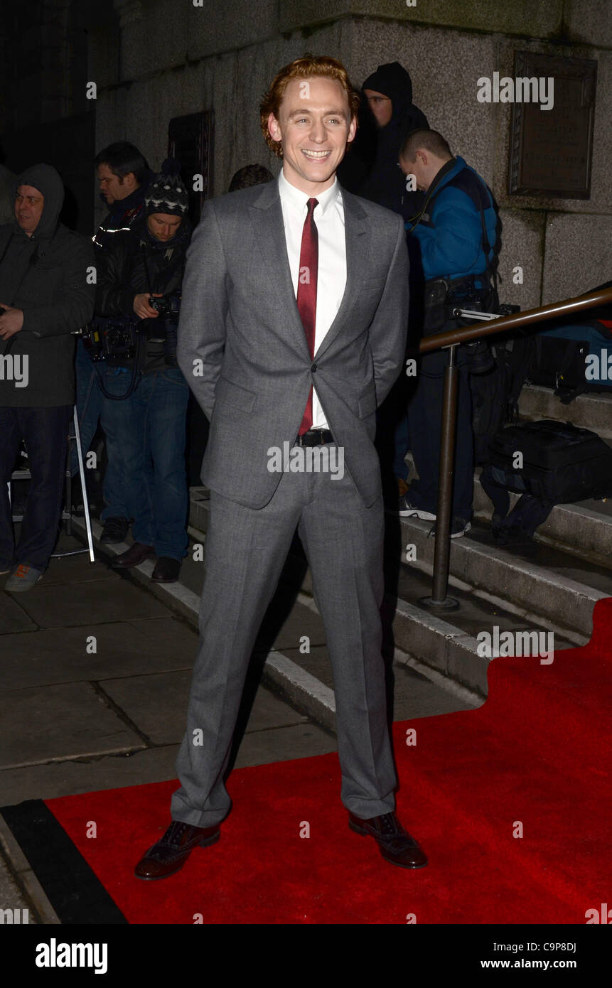 London, Regno Unito 06/02/2012 Tom Hiddleston assiste il London Evening Standard British Film Awards 2012 al London Film Museum, County Hall, London.(Photo credit: Photobeat Immagini/Alamy) Foto Stock
