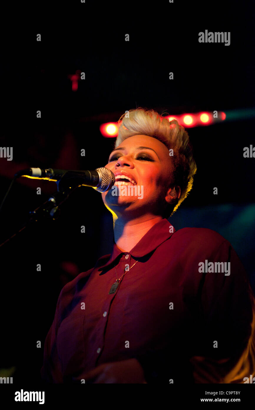 Gli inglesi critici scelta Emeli Sandé esegue al confine venue, Londra. 9 febbraio 2012 Foto Stock