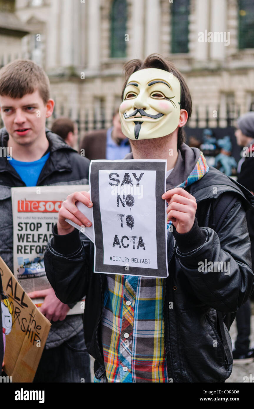 Occupare di Belfast e anonimo protesta contro ACTA. Belfast 11/02/2012 Foto Stock