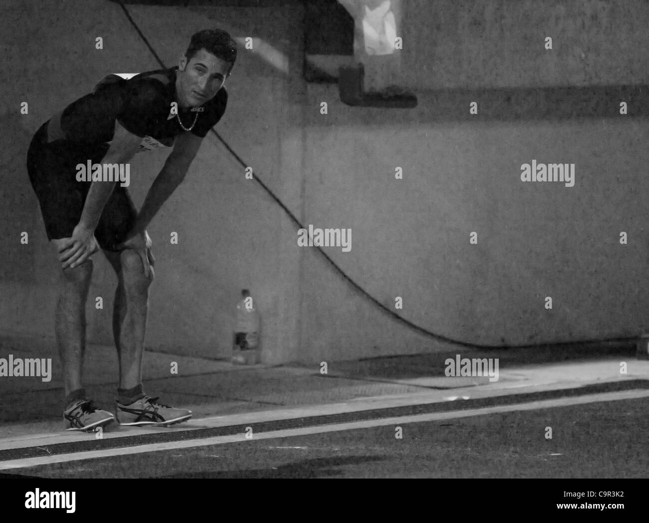 Fabrice Lappierre prende una pausa prima del suo salto successivo al 2012 perth track classic, WA Athletics Stadium Xi Febbraio 2012 Foto Stock