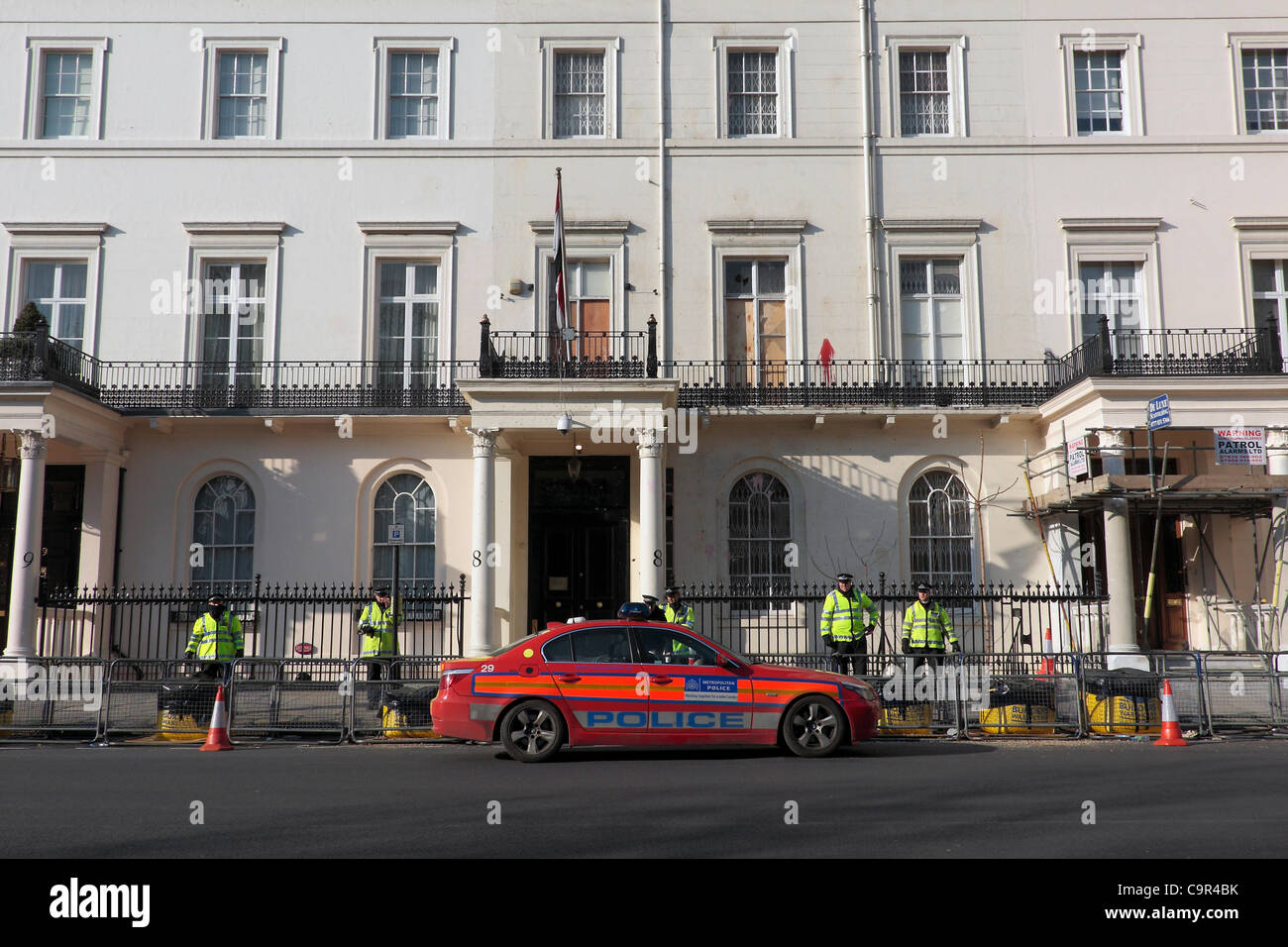 Protezione diplomatica del gruppo degli ufficiali di polizia presso l'Ambasciata siriana a Londra Foto Stock