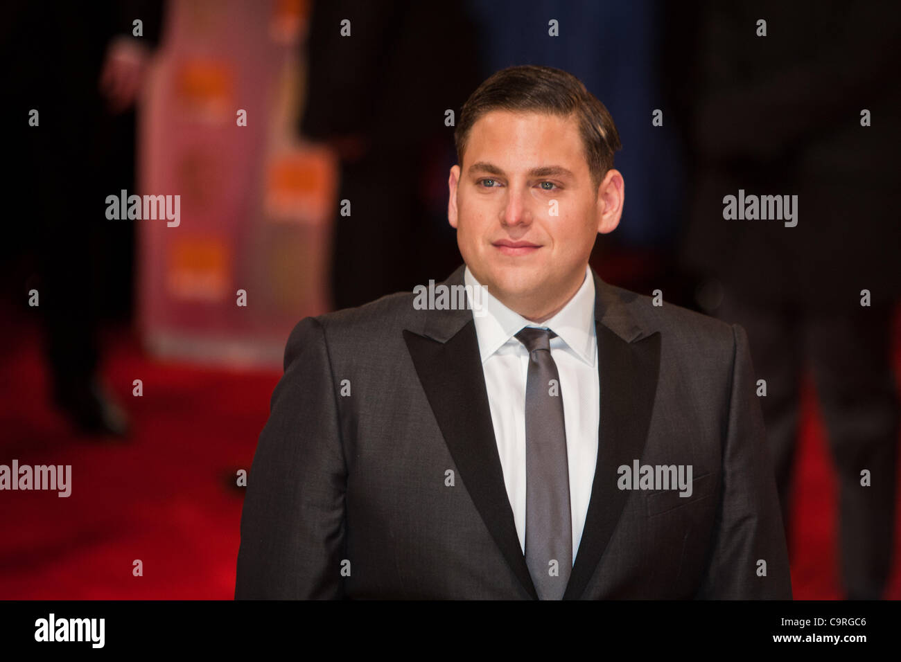 Londra, UK, 12/02/2012. Attore la collina di Giona arriva per il 2012 BAFTAs Foto Stock