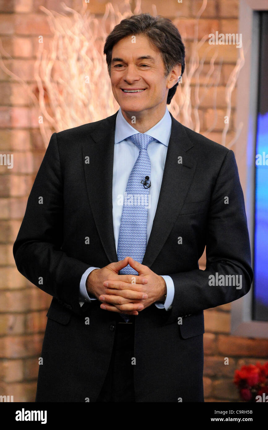 Febbraio 13, 2012 - Toronto, Canada - Dr. Mehmet Oz del dottor Oz mostra appare sulla televisione canadese talkshow La Marilyn Denis mostra su CTV. Foto Stock