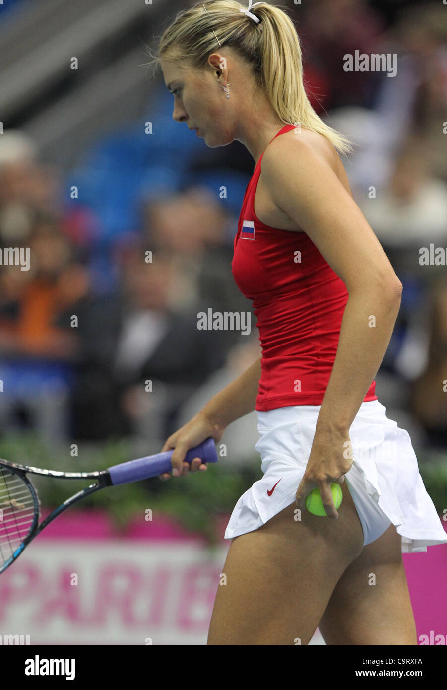 Febbraio 04,2012. Mosca, Russia. Nella foto: russo la stella del tennis Maria Sharapova in Russia vs Spagna Federation Cup 2012 nel torneo di Mosca. Foto Stock