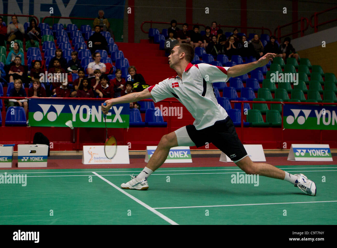 AMSTERDAM, PAESI BASSI, 17/02/2012. Badminton player Ø Gen. Jørgensen (Danimarca, nella foto) conduce la sua squadra alla vittoria nei quarti di finale della squadra europea campionati Badminton 2012 ad Amsterdam. Foto Stock