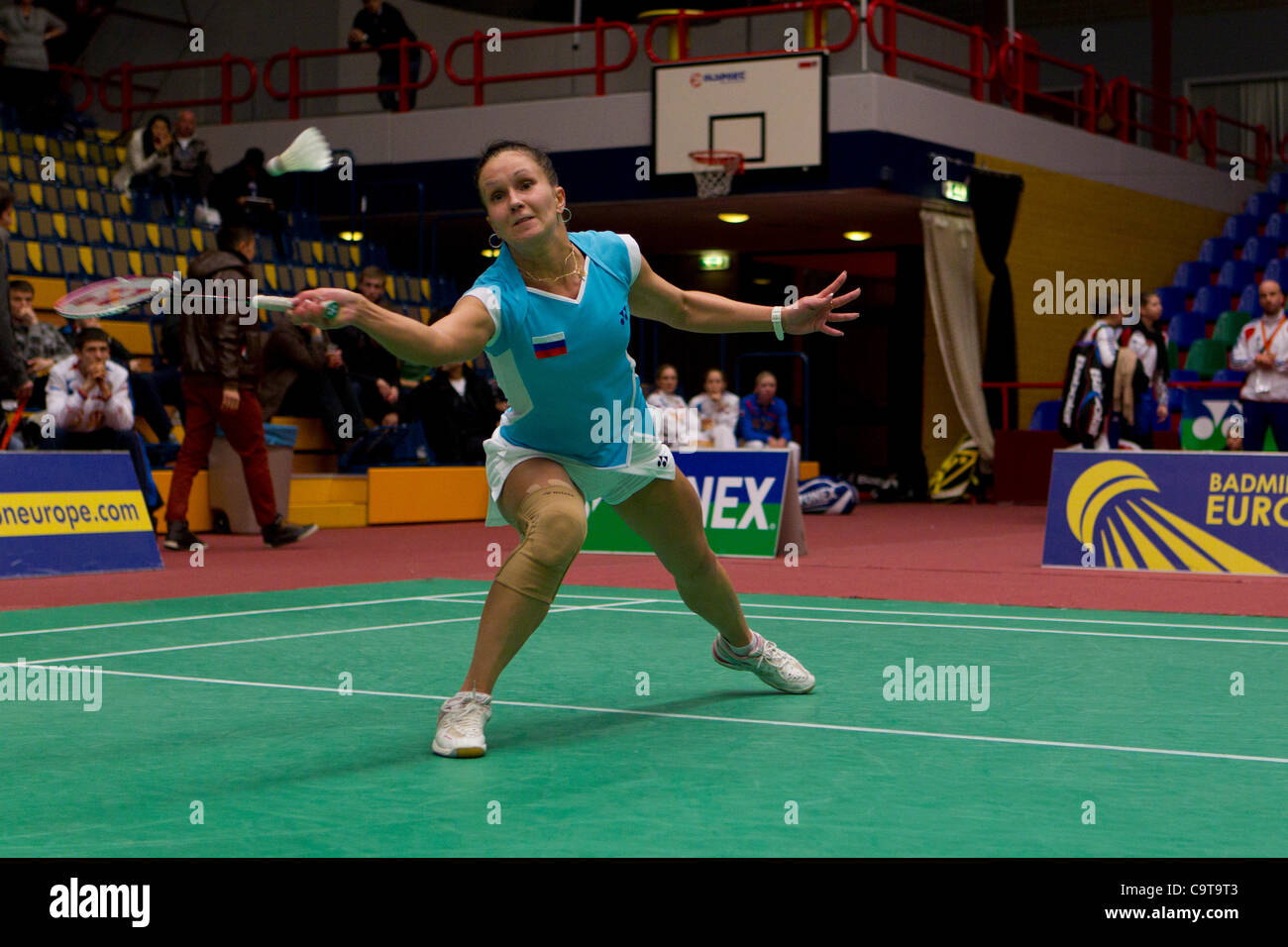 AMSTERDAM, PAESI BASSI, 17/02/2012. Badminton player Tatjana Bibik (Russia, nella foto) vince la sua partita contro Linda Zechiri, Bulgaria) nei quarti di finale della squadra europea campionati Badminton 2012 ad Amsterdam. Foto Stock