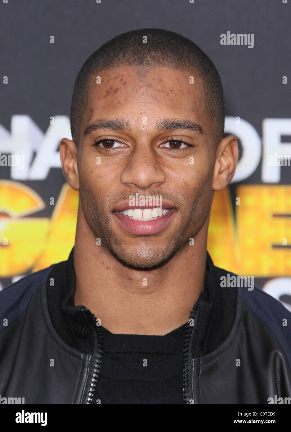 VICTOR CRUZ CARTOON NETWORK HOST 2ND annuale HALL OF GAME AWARDS SANTA MONICA LOS ANGELES CALIFORNIA USA 18 febbraio 2012 Foto Stock