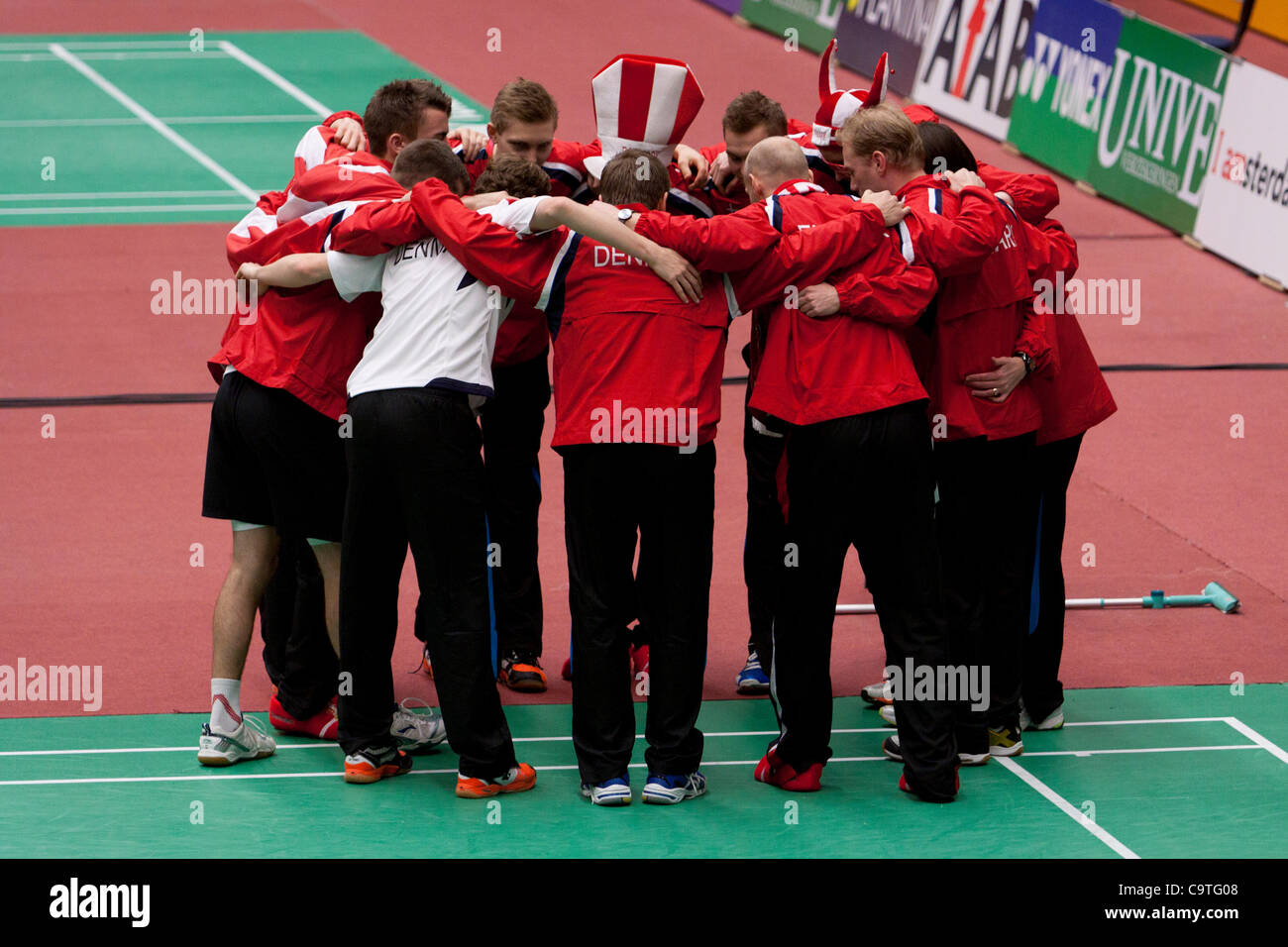 AMSTERDAM, PAESI BASSI, 18/02/2012. Il danese uomini battere gli inglesi gli uomini nelle semifinali del Team europeo di Badminton campionati 2012 ad Amsterdam. Foto Stock