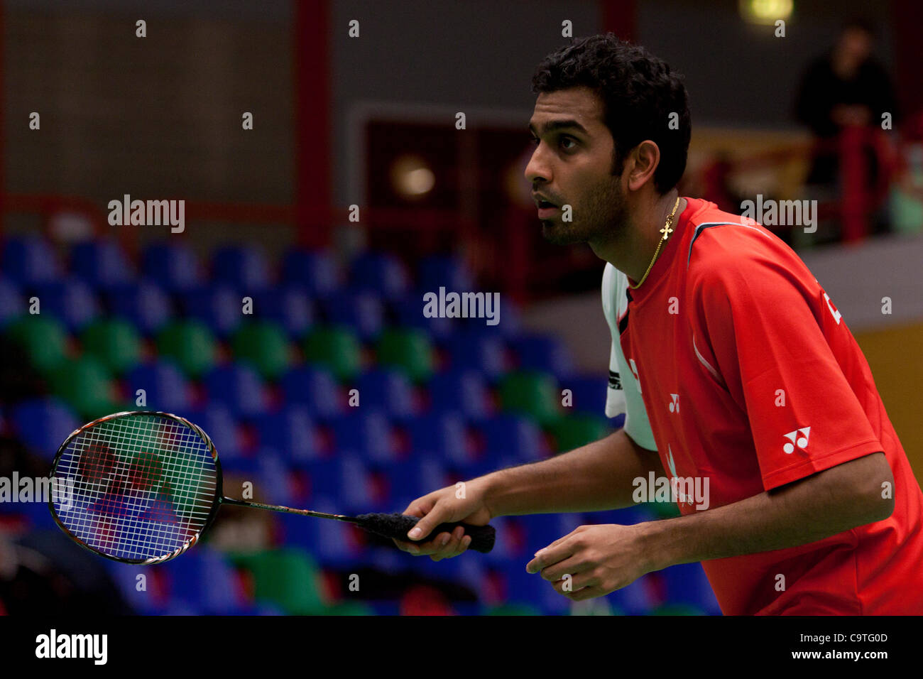 AMSTERDAM, PAESI BASSI, 18/02/2012. Badminton player Rajiv Ouseph (Inghilterra) ha di ritirarsi nella sua partita delle semifinali del Team europeo di Badminton campionati 2012 ad Amsterdam. Foto Stock