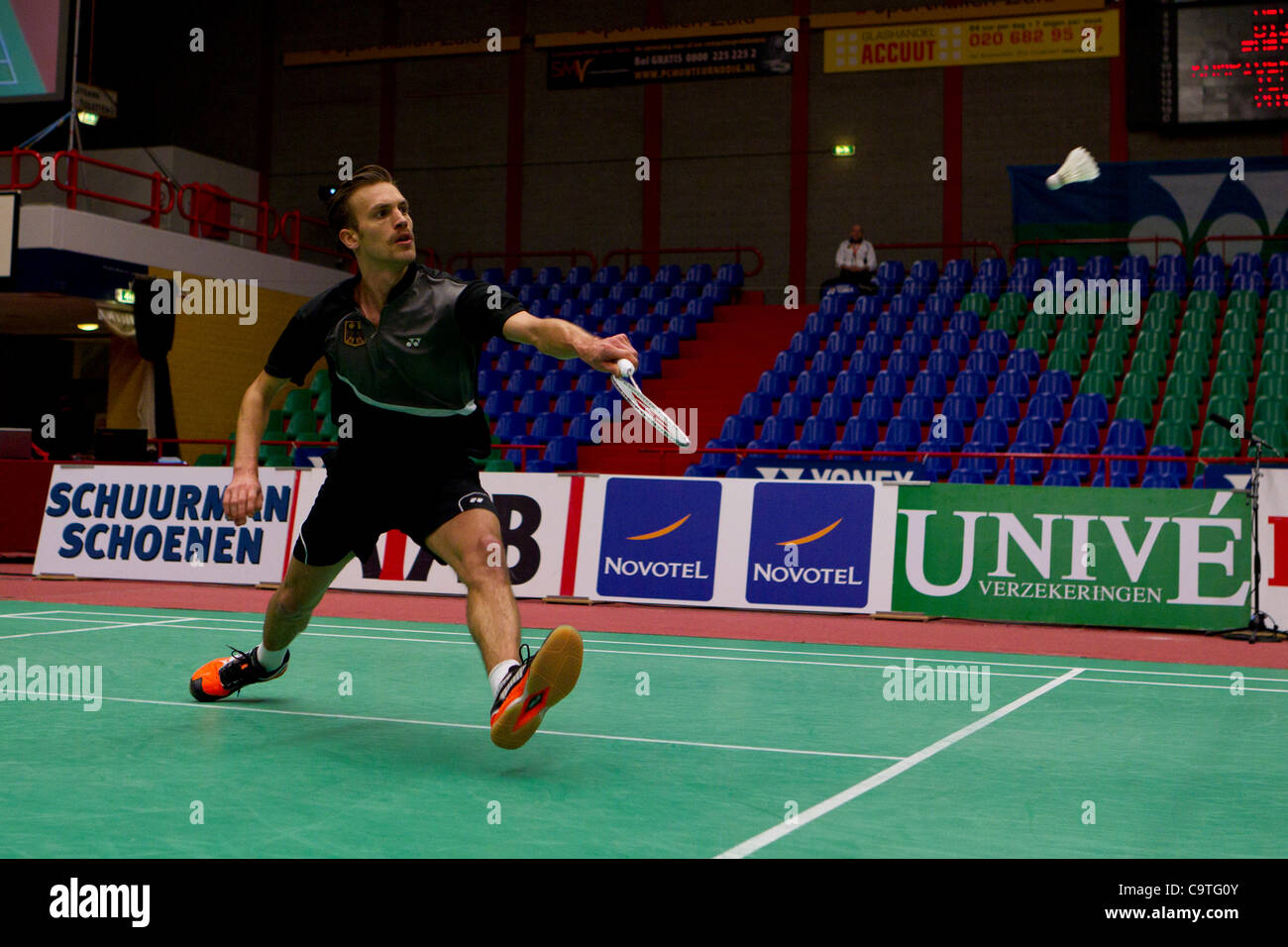 AMSTERDAM, PAESI BASSI, 18/02/2012. Badminton player Marc Zwiebler (Germania) conduce la sua squadra alla vittoria nelle semifinali del Team europeo di Badminton campionati 2012 ad Amsterdam. Foto Stock