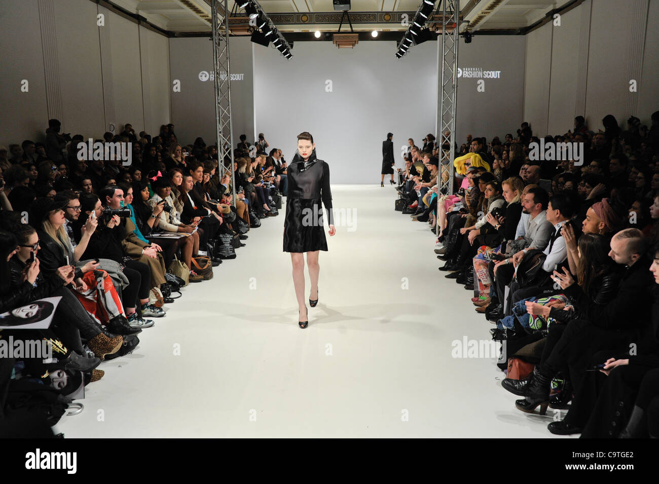 Bernard Chandran passerella sfilata presso il massone's Hall di Londra Foto Stock