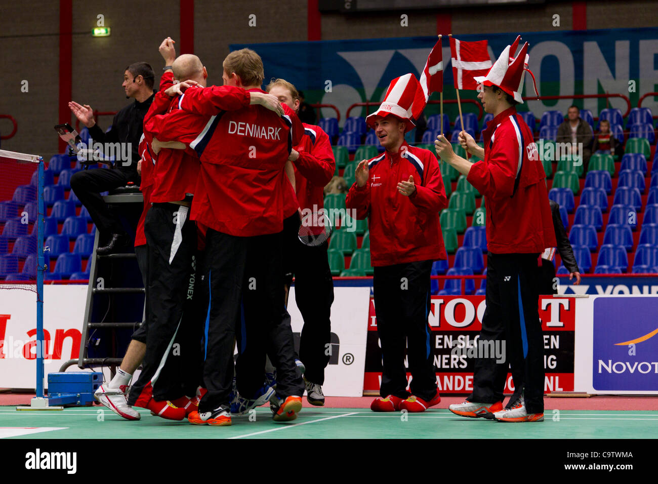 AMSTERDAM, PAESI BASSI, 19/02/2012. Il danese gli uomini a vincere il titolo contro la Germania nella finale del Team europeo di Badminton campionati 2012 ad Amsterdam. Foto Stock