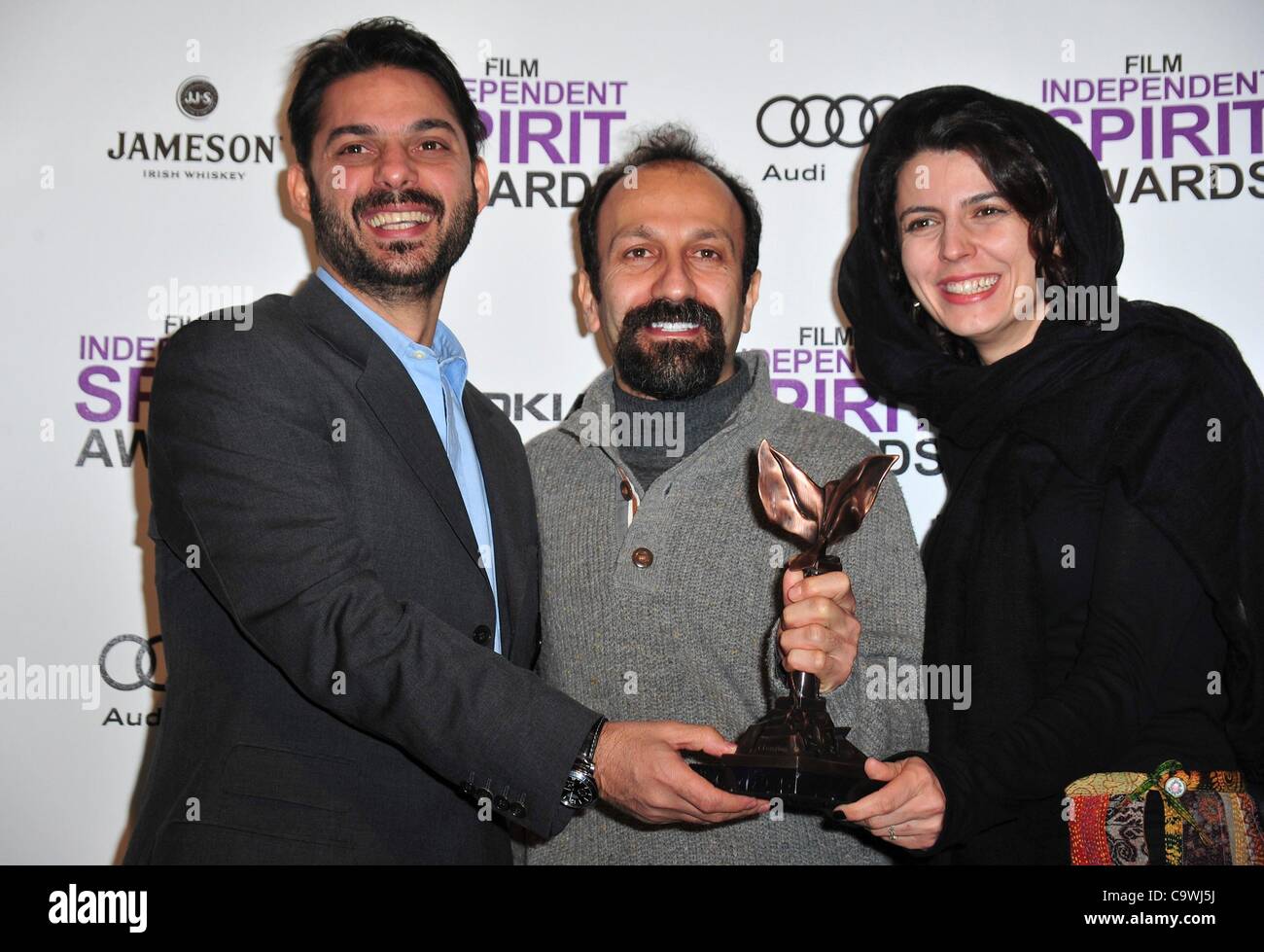 Peyman Maadi, Asghar Farhadi, Leila Hatami, attori e direttore del miglior film internazionale, una separazione in sala stampa per 2012 Film Independent Spirit Awards - Press Room 1, sulla spiaggia, Santa Monica, CA, 25 febbraio 2012. Foto di: Gregorio Binuya/Everett Collection Foto Stock