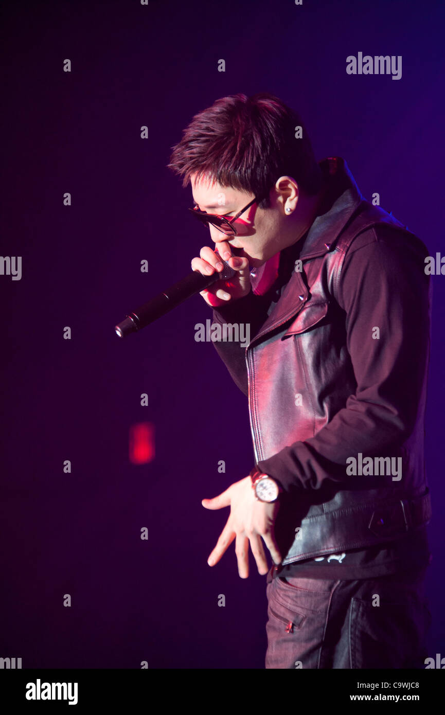 LINCOLN, CA - 24 febbraio: Flowsik con Aziatix esegue al Thunder Valley Casino Resort a Lincoln, la California il 24 febbraio 2012 Foto Stock