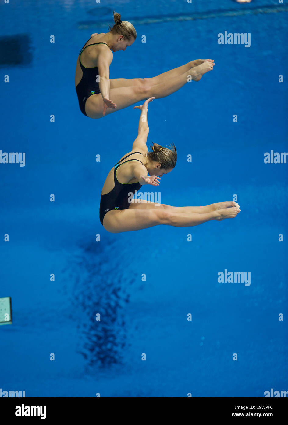Londra, Inghilterra, 12-02-25. Katjo DIECKOW e Nora SUBSCHINSKI (GER) a competere in donne 3m bordo della molla al diciottesimo FINA Visa World Cup immersioni subacquee, Olympic Aquatics Centre. Parte di Londra si prepara Olympic preparati. Foto Stock