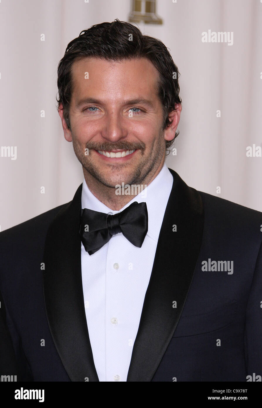 BRADLEY COOPER IL 84TH ACADEMY AWARDS PRESSROOM LOS ANGELES CALIFORNIA USA 26 febbraio 2012 Foto Stock