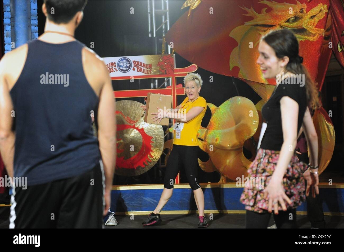 Febbraio 28, 2012 - Manhattan, New York, Stati Uniti - Ringling Bros e Barnum & Baily ospita Clown College auditions a Vanderbilt Hall presso il Grand Central Terminal mentre annuncia l arrivo di ''il più grande spettacolo sulla Terra'' del tri-area di stato. (Credito Immagine: © Bryan Smith/ZUMAPRESS.com) Foto Stock
