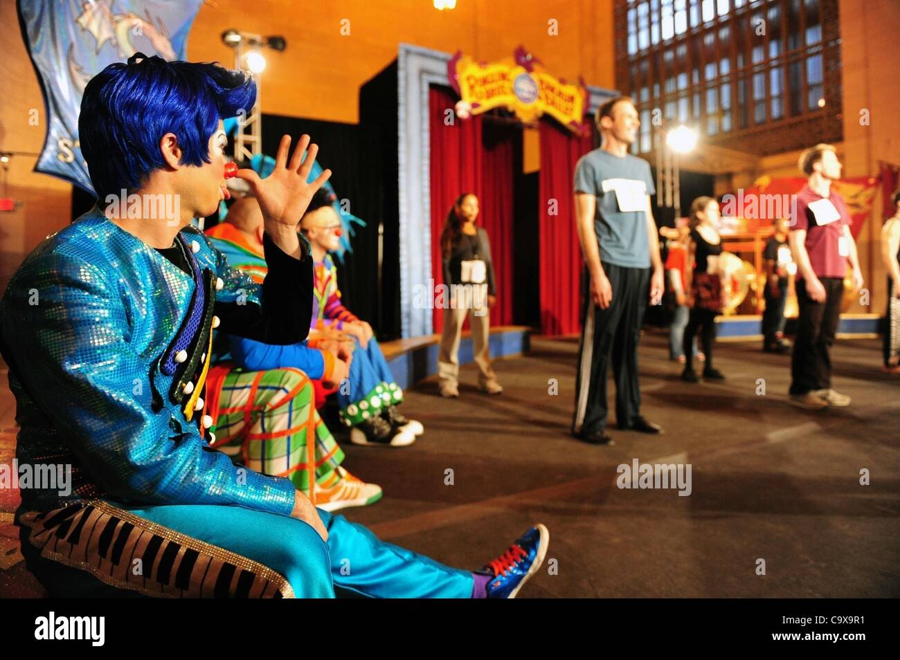 Febbraio 28, 2012 - Manhattan, New York, Stati Uniti - Ringling Bros e Barnum & Baily ospita Clown College auditions a Vanderbilt Hall presso il Grand Central Terminal mentre annuncia l arrivo di ''il più grande spettacolo sulla Terra'' del tri-area di stato. (Credito Immagine: © Bryan Smith/ZUMAPRESS.com) Foto Stock