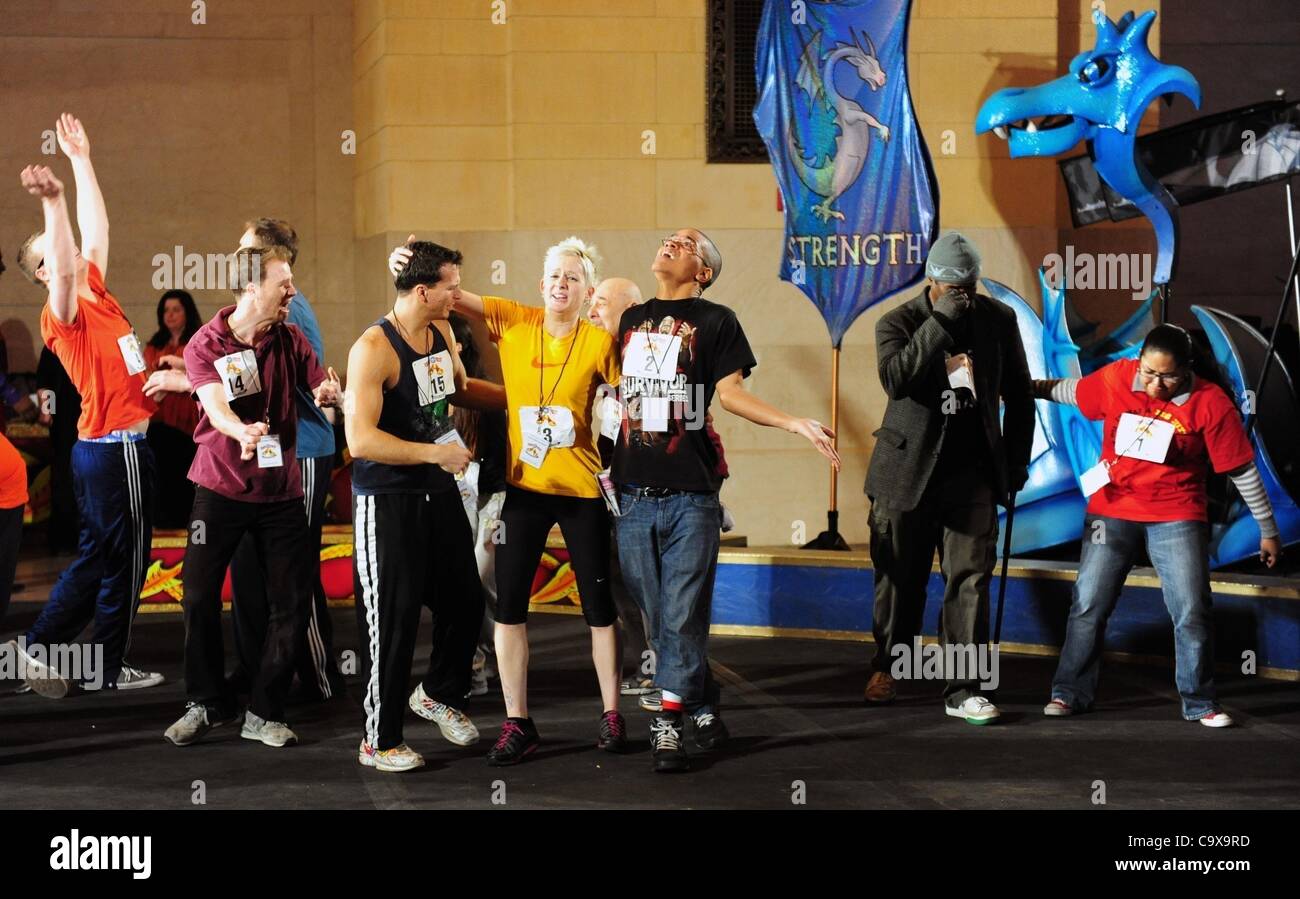 Febbraio 28, 2012 - Manhattan, New York, Stati Uniti - Ringling Bros e Barnum & Baily ospita Clown College auditions a Vanderbilt Hall presso il Grand Central Terminal mentre annuncia l arrivo di ''il più grande spettacolo sulla Terra'' del tri-area di stato. (Credito Immagine: © Bryan Smith/ZUMAPRESS.com) Foto Stock