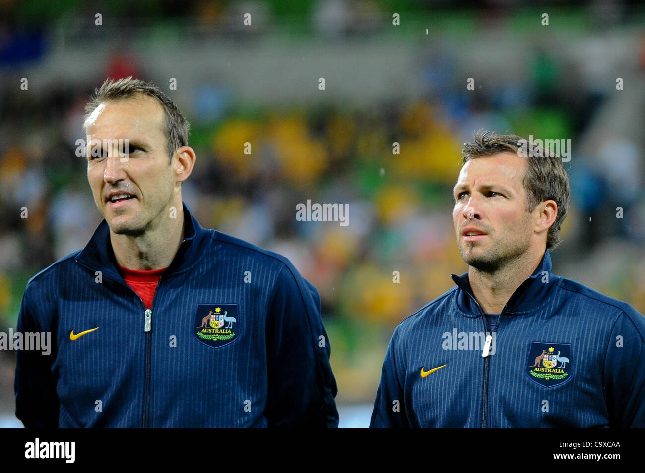 Febbraio 29, 2012 - Melbourne, Victoria, Australia - Mark SCHWARZER e Lucas Neill dell Australia attendere l'inno nazionale durante il 2014 FIFA World Cup Gruppo D qualificatore asiatici match tra Australia e Arabia Saudita a AAMI Park a Melbourne, Australia. (Credito Immagine: © Sydney bassa/Southcreek/ZUMAP Foto Stock