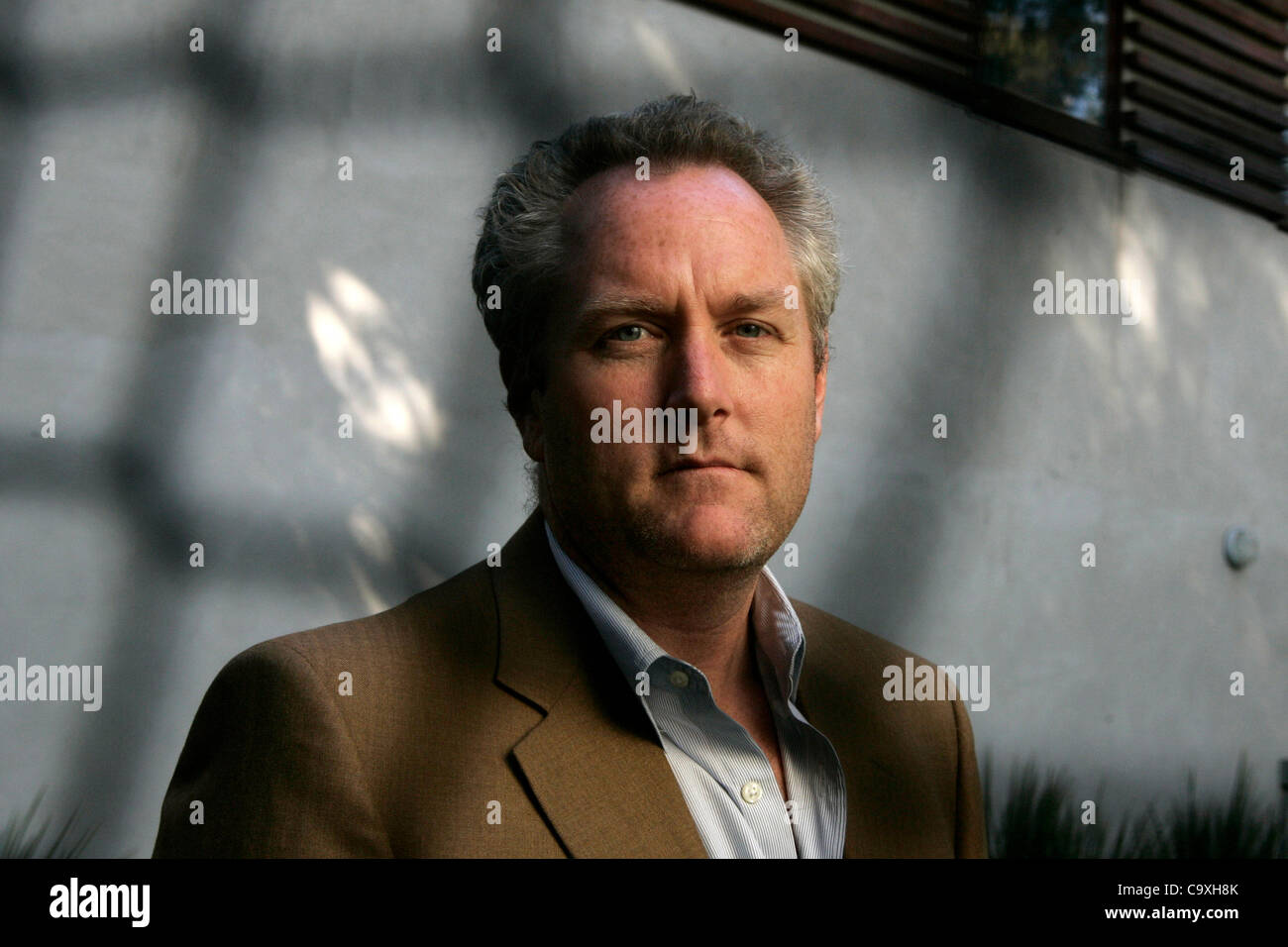 Oct 14, 2009 - Los Angeles, California, Stati Uniti d'America - ANDREW BREITBART, imprenditore internet e blogger conservatore, nella sua casa di Los Angeles. Breitbart precedentemente lavorato con Matt Drudge e Arianna Huffington. Fotografato il 30 settembre 2009. (Credito Immagine: © Jonathan Alcorn/ZUMA Press) Foto Stock