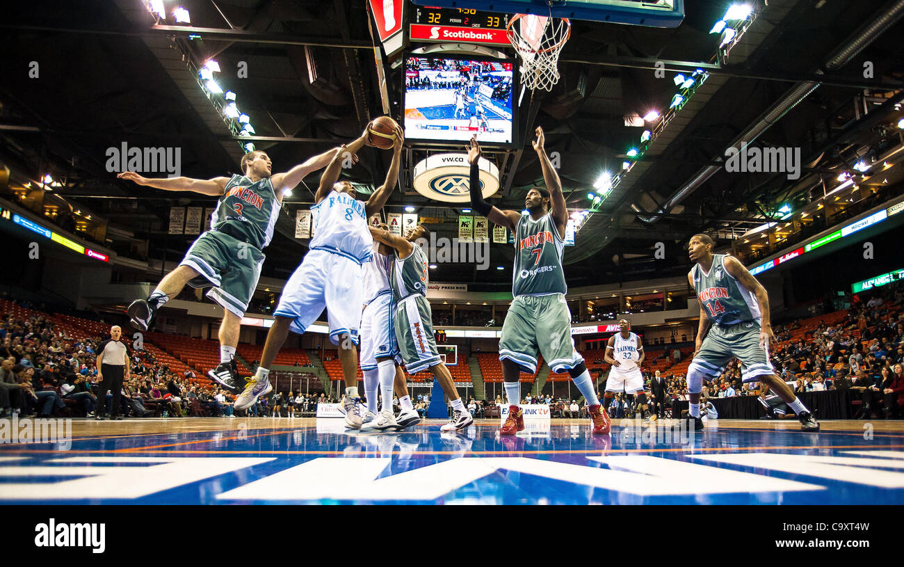 1 marzo 2012: Halifax, NS - Halifax Rainmen prendere a Moncton miracoli nella National Basketball League del Canada in azione. Foto Stock