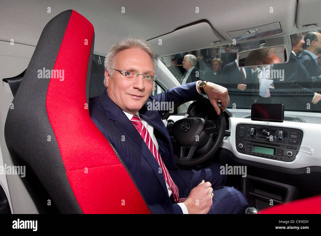 Skoda auto CEO Winfried Vahland introduce la nuova Skoda Citigo con cinque porte durante il Gruppo Volkswagen serata al Motorshow di Ginevra, in Svizzera il 5 marzo 2012. (CTK foto/Rene Fluger) Foto Stock