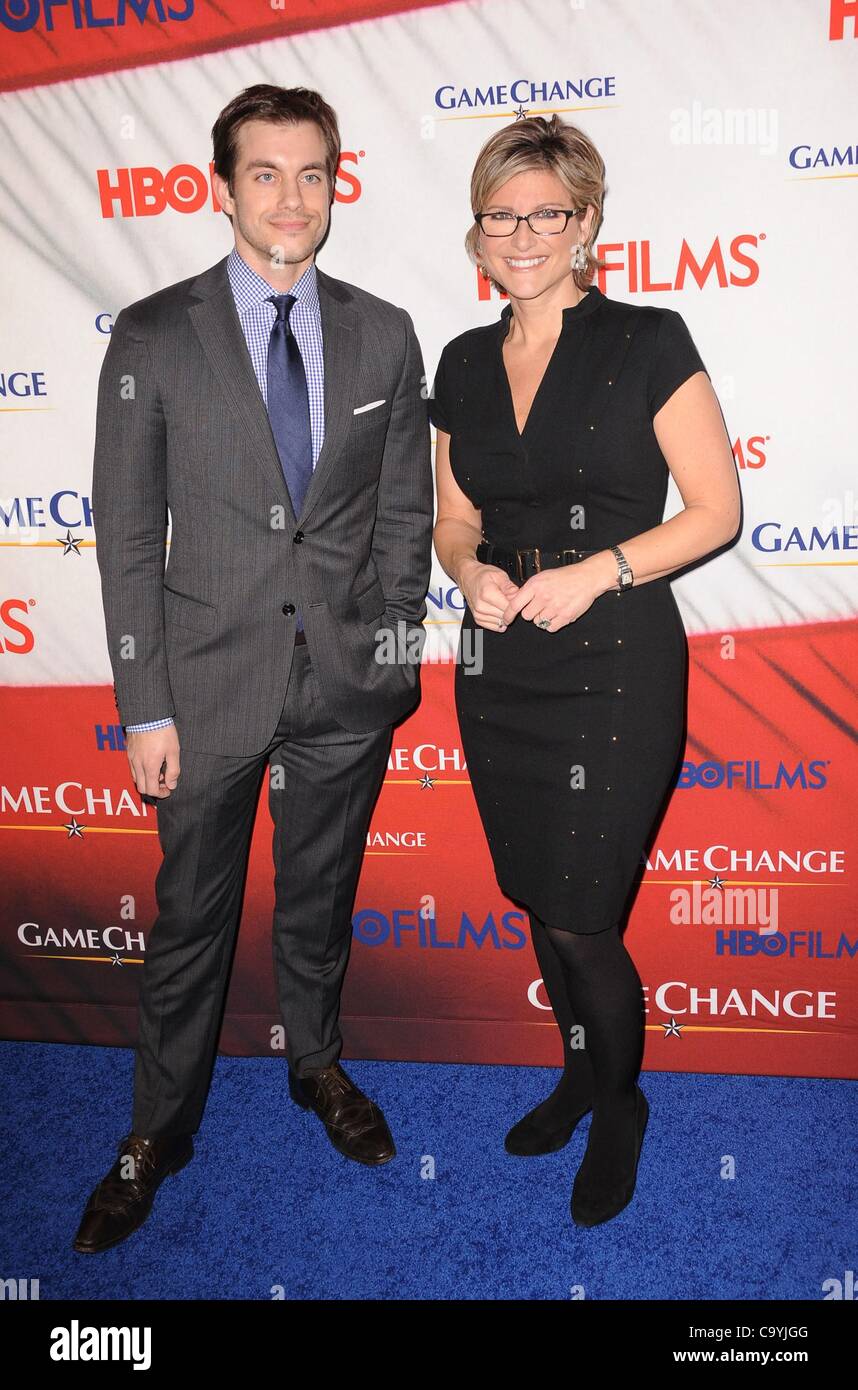 Ashleigh Banfield presso gli arrivi per gioco cambiare Premiere, il Teatro Ziegfeld, New York, NY Marzo 7, 2012. Foto di: Kristin Callahan/Everett Collection Foto Stock