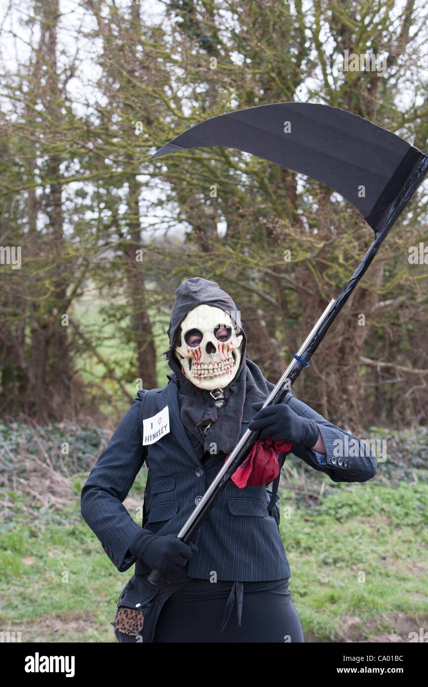 I manifestanti a marzo contro la costruzione di Hinkley C power station, Somerset e il governo del Regno Unito la scelta del nucleare come il pilastro di Inghilterra del alimentatore. Foto Stock