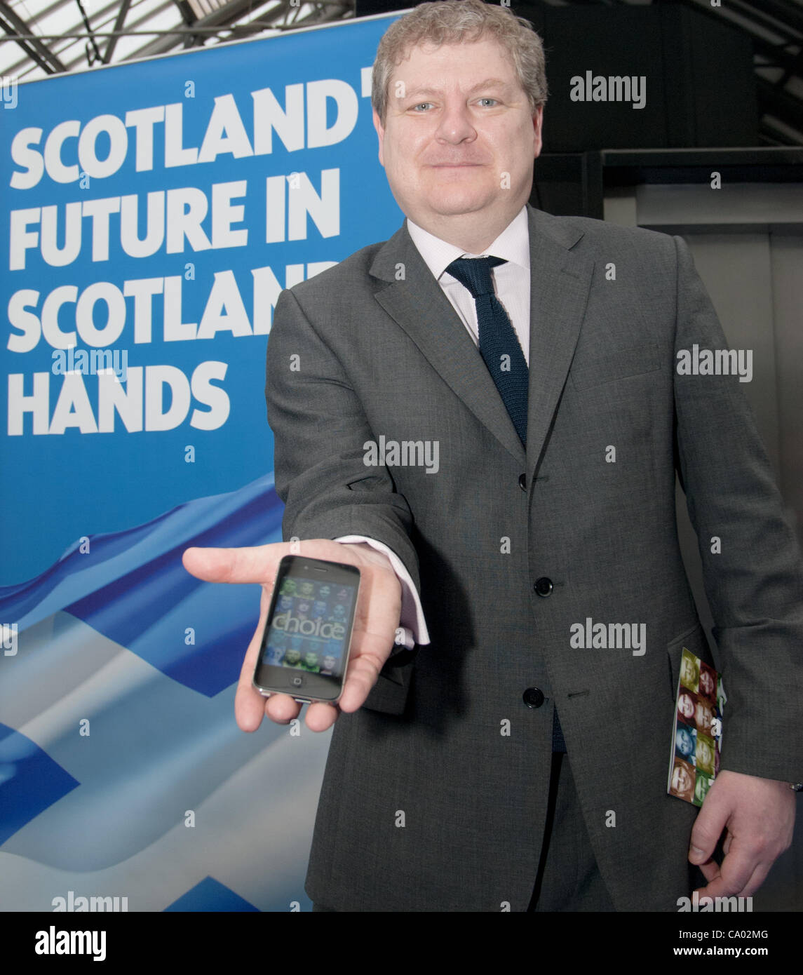 Indipendenza Campaign Director SNP e leader di Westminster, Angus Robertson, ha lanciato il "Indipendenza domande' i-phone app al SNP conferenza di primavera al SSEC in Glasgow. Immagine: Wullie Marr/ Alamy Foto Stock