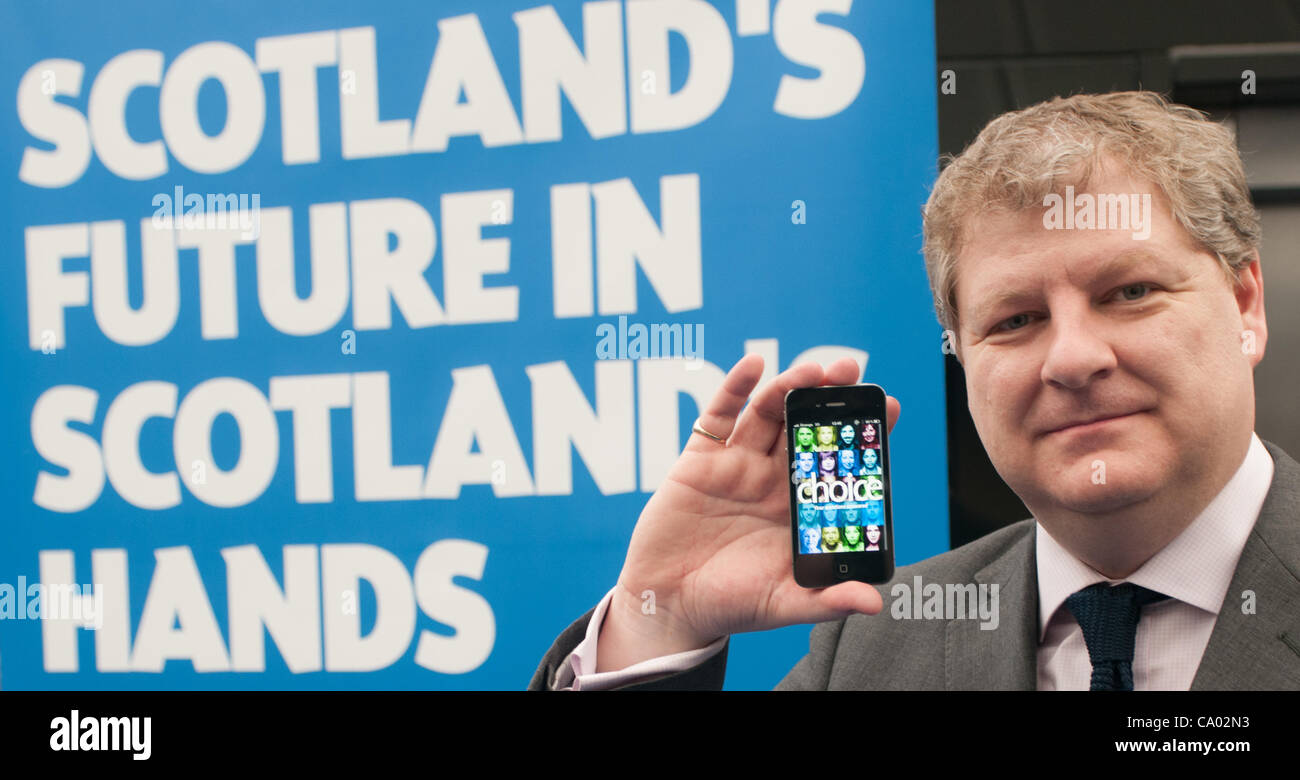 Indipendenza Campaign Director SNP e leader di Westminster, Angus Robertson, ha lanciato il "Indipendenza domande' i-phone app al SNP conferenza di primavera al SSEC in Glasgow. Immagine: Wullie Marr/ Alamy Foto Stock