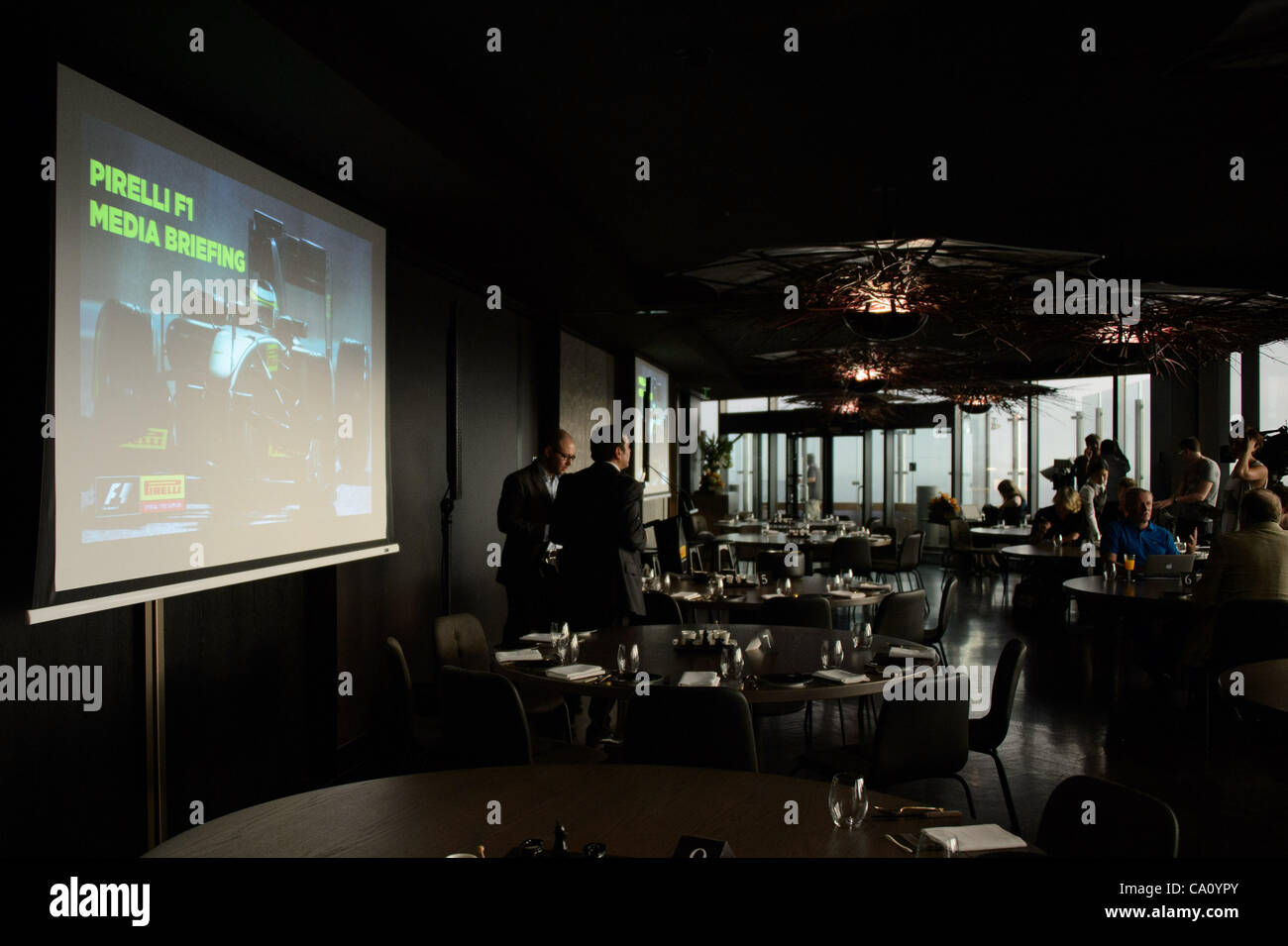 Marzo 15, 2012 - Melbourne, Victoria, Australia - Pirelli Media briefing all'edificio di Rialto, 525 Collins Street davanti al la 2012 Formula Uno Australian Grand Prix sul circuito dell'Albert Park di Melbourne, Australia. (Credito Immagine: © Sydney bassa/Southcreek/ZUMAPRESS.com) Foto Stock