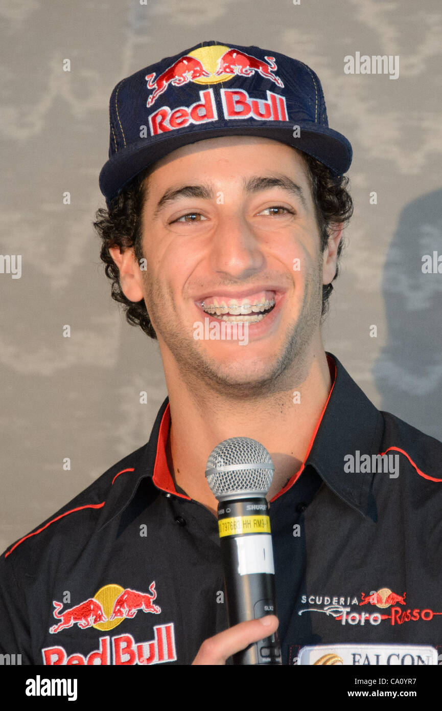Marzo 15, 2012 - Melbourne, Victoria, Australia - Daniel Ricciardo della Scuderia Toro Rosso squadra al Pirelli Media briefing all'edificio di Rialto, 525 Collins Street davanti al la 2012 Formula Uno Australian Grand Prix sul circuito dell'Albert Park di Melbourne, Australia. (Credito Immagine: © Syd Foto Stock