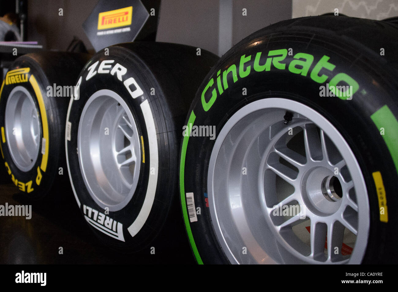 Marzo 15, 2012 - Melbourne, Victoria, Australia - Pirelli Media briefing all'edificio di Rialto, 525 Collins Street davanti al la 2012 Formula Uno Australian Grand Prix sul circuito dell'Albert Park di Melbourne, Australia. (Credito Immagine: © Sydney bassa/Southcreek/ZUMAPRESS.com) Foto Stock