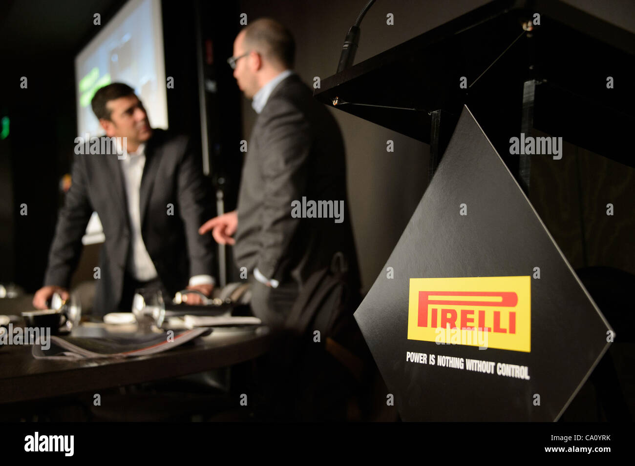 Marzo 15, 2012 - Melbourne, Victoria, Australia - Pirelli Media briefing all'edificio di Rialto, 525 Collins Street davanti al la 2012 Formula Uno Australian Grand Prix sul circuito dell'Albert Park di Melbourne, Australia. (Credito Immagine: © Sydney bassa/Southcreek/ZUMAPRESS.com) Foto Stock