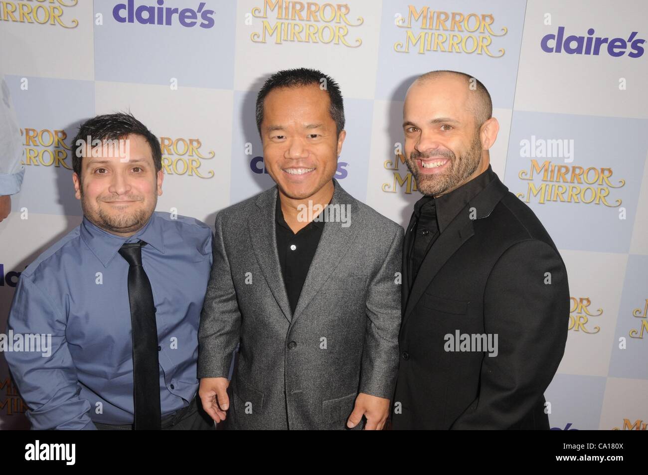 Joey Gnoffo, Ronald Lee Clark, Sebastian Saraceno presso gli arrivi per Specchio specchio Premiere, Grauman's Chinese Theatre di Los Angeles, CA Marzo 17, 2012. Foto di: Dee Cercone/Everett Collection Foto Stock