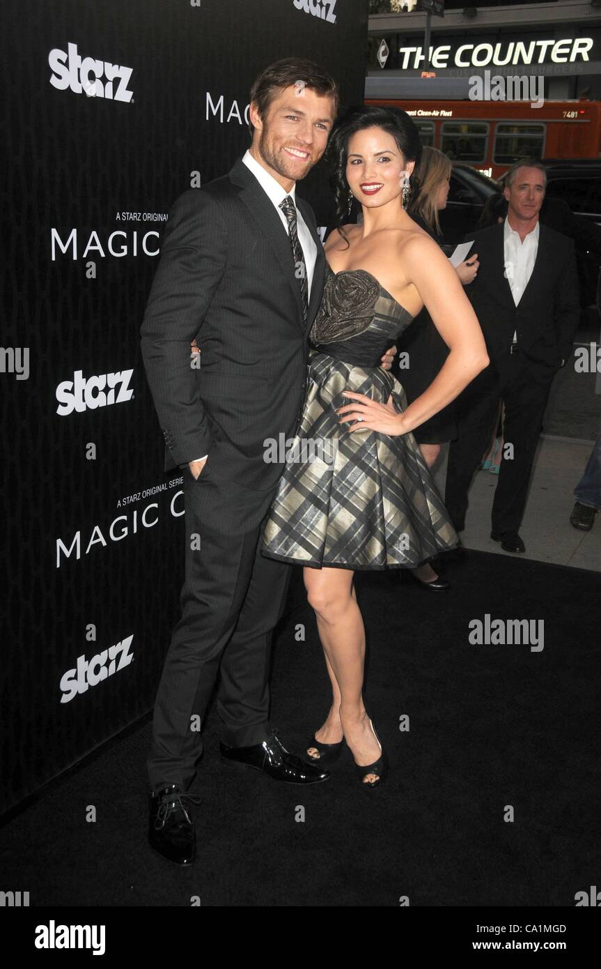 Liam Mcintyre, Katrina legge presso gli arrivi per MAGIC CITY Premiere, Directors Guild of America (DGA) teatro, Los Angeles, CA, 20 marzo 2012. Foto di: Dee Cercone/Everett Collection Foto Stock