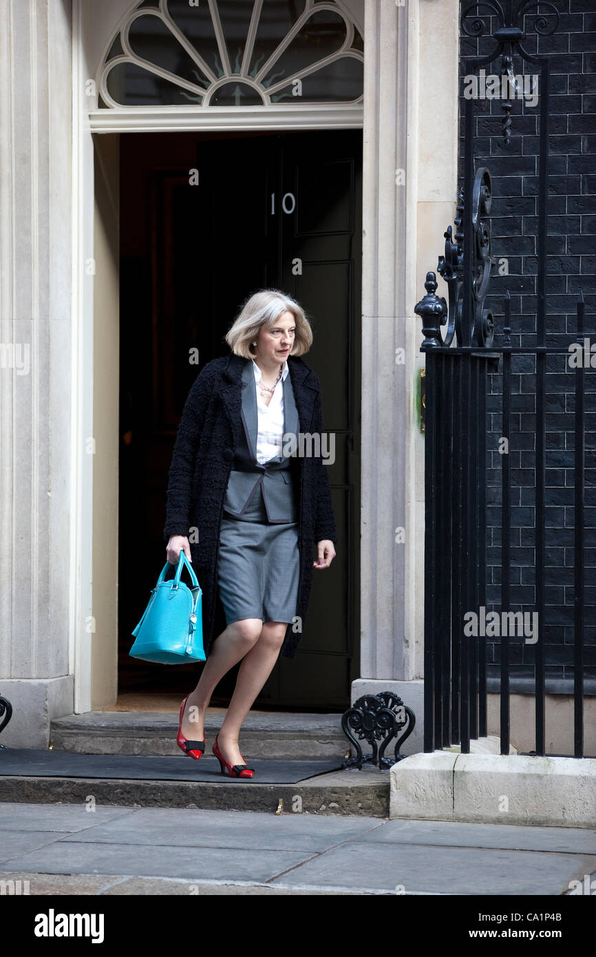 A Downing Street, Londra, Regno Unito. 21.03.2012 Foto mostra Theresa Maggio, UK Home Secretary lasciando Downing Street davanti al 2012 BILANCIO DEL REGNO UNITO. Foto Stock