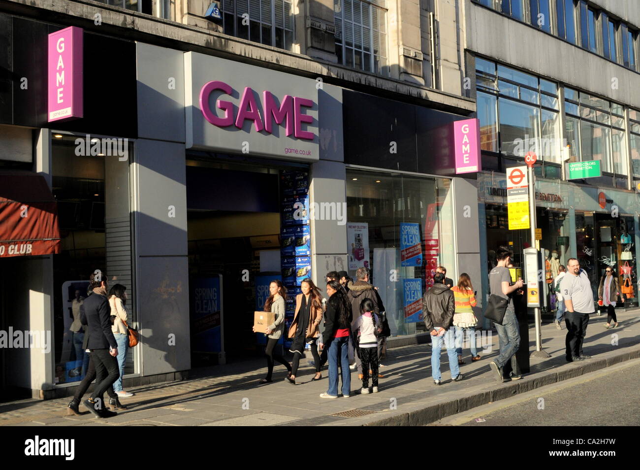 Londra, Regno Unito. 26/03/12. Il gioco store su Oxford Street ancora aperti, gli amministratori a gioco Group ha annunciato oggi che chiuderanno quasi la metà di loro 609 negozi di Regno Unito, lasciando 2,104 disoccupati. Foto Stock