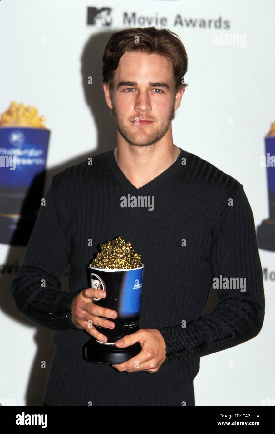 Giugno 5, 1999 - Hollywood, California, Stati Uniti - K15809LR.JAMES VAN DER BEEK.MTV Movie Awards, Barker Hangar, Santa Monica, CA. 06/05/1999(Credit Immagine: Â© Lisa Rose/Globe foto/ZUMAPRESS.com) Foto Stock