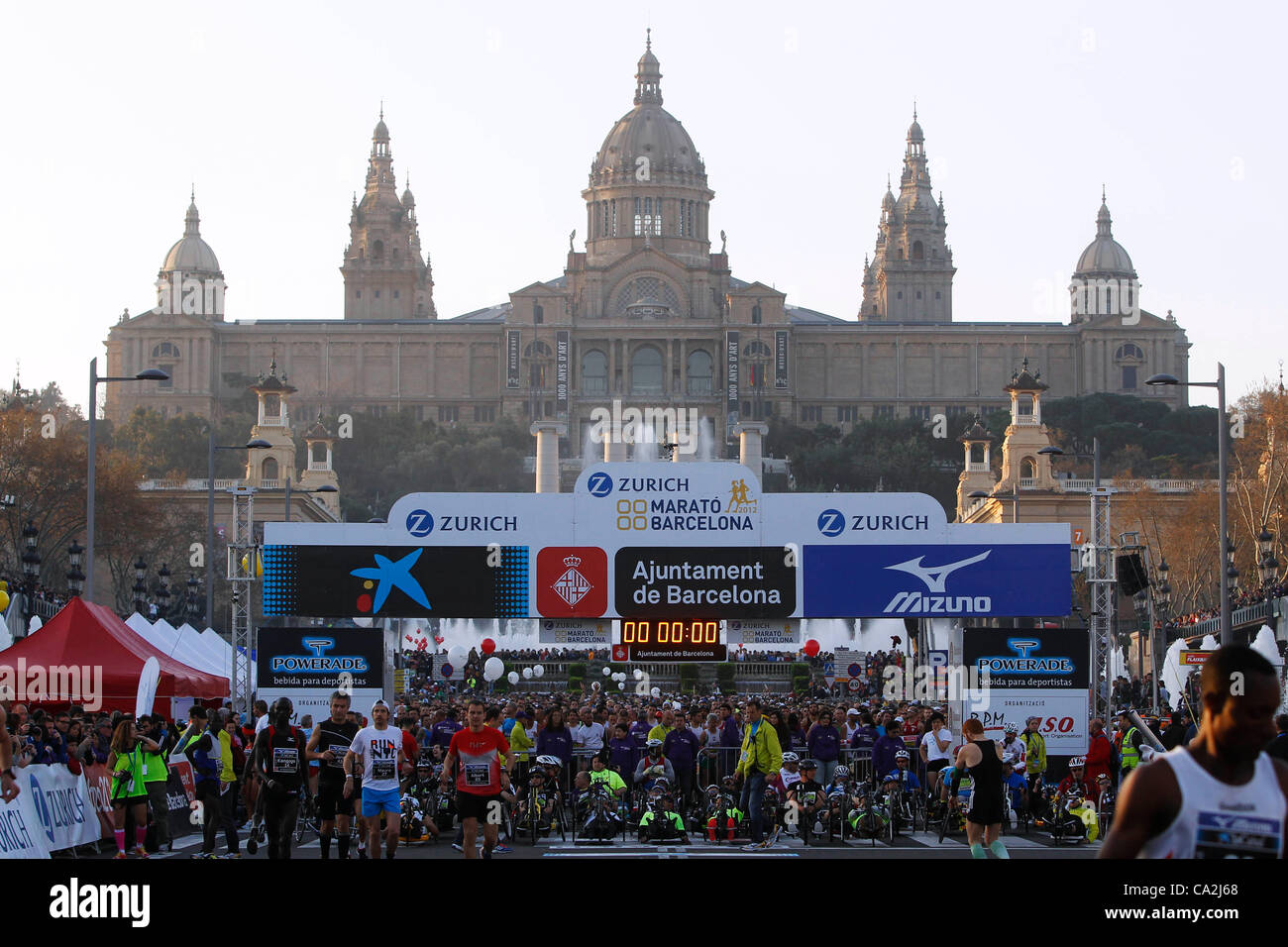 La vista generale della Maratona di Barcellona, marzo 25, 2012 - Atletica : la maratona di Barcellona nel centro di Barcellona, Spagna. (Foto di D.Nakashima/AFLO)[2336]<br> Foto Stock