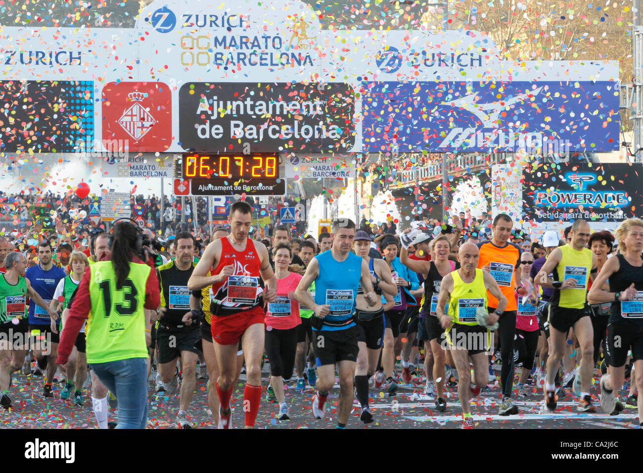 La vista generale della Maratona di Barcellona, marzo 25, 2012 - Atletica leggera : corridori iniziare durante la maratona di Barcellona nel centro di Barcellona, Spagna. (Foto di D.Nakashima/AFLO)[2336] Foto Stock