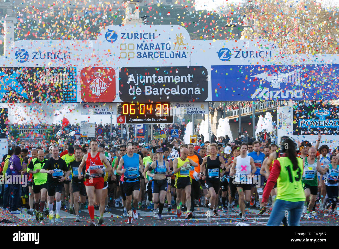 La vista generale della Maratona di Barcellona, marzo 25, 2012 - Atletica leggera : corridori iniziare durante la maratona di Barcellona nel centro di Barcellona, Spagna. (Foto di D.Nakashima/AFLO)[2336] Foto Stock