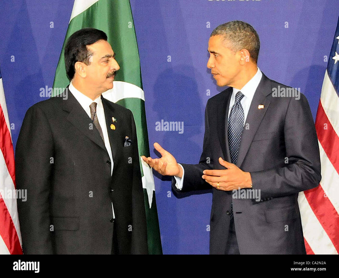 Il Pakistan il Primo ministro, Syed Yousuf Raza Gilani colloqui con il presidente statunitense, H.Barak Obama alla sicurezza nucleare vertice di Seul il Martedì, Marzo 27, 2012. Foto Stock