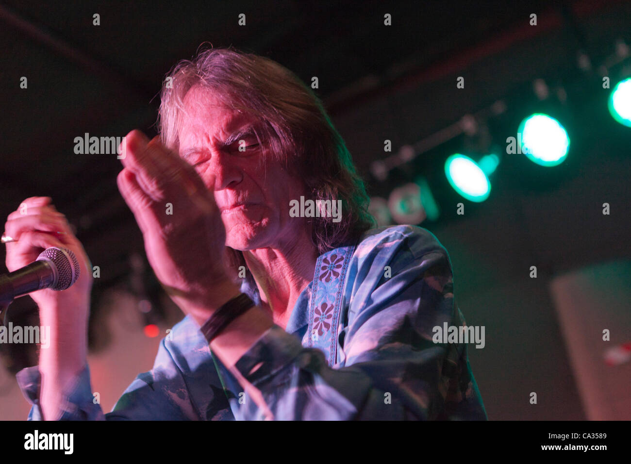 Roma, Italia, giovedì, 29 marzo 2012. Settanta folk rock gruppo Strawbs giocare un concerto acustico a Roma. Il loro unico concerto a Roma dal 1973. Nella foto il chitarrista e cantante Dave Lambert. Foto Stock