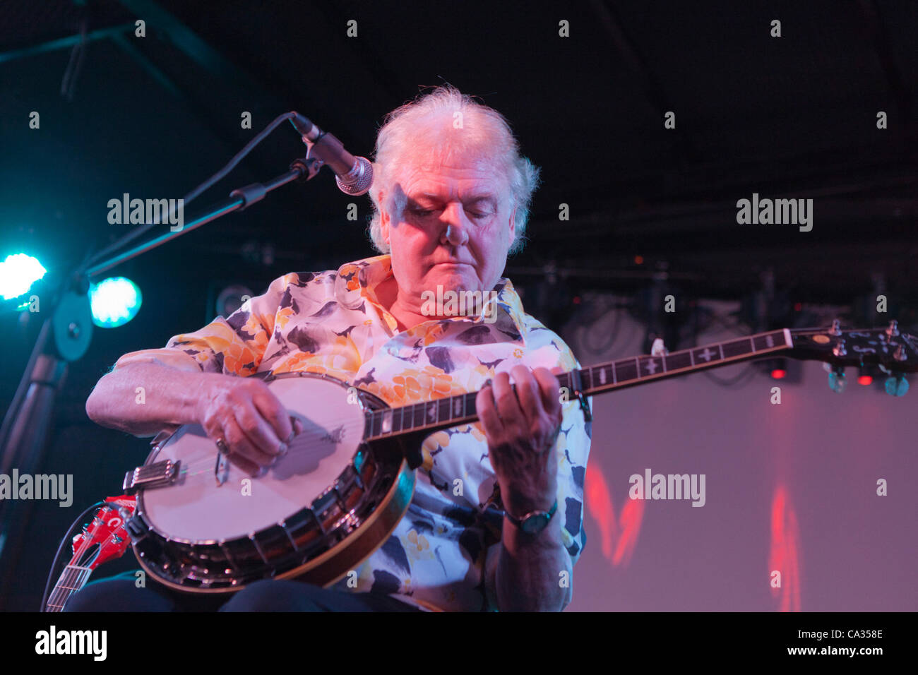 Roma, Italia, giovedì, 29 marzo 2012. Settanta folk rock gruppo Strawbs giocare un concerto acustico a Roma. Il loro unico concerto a Roma dal 1973. Nella foto, cantante e il chitarrista Dave cugini. Foto Stock