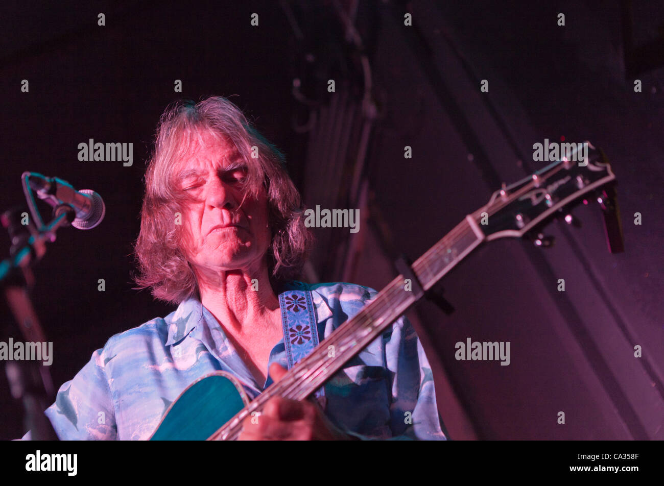 Roma, Italia, giovedì, 29 marzo 2012. Settanta folk rock gruppo Strawbs giocare un concerto acustico a Roma. Il loro unico concerto a Roma dal 1973. Nella foto il chitarrista e cantante Dave Lambert. Foto Stock