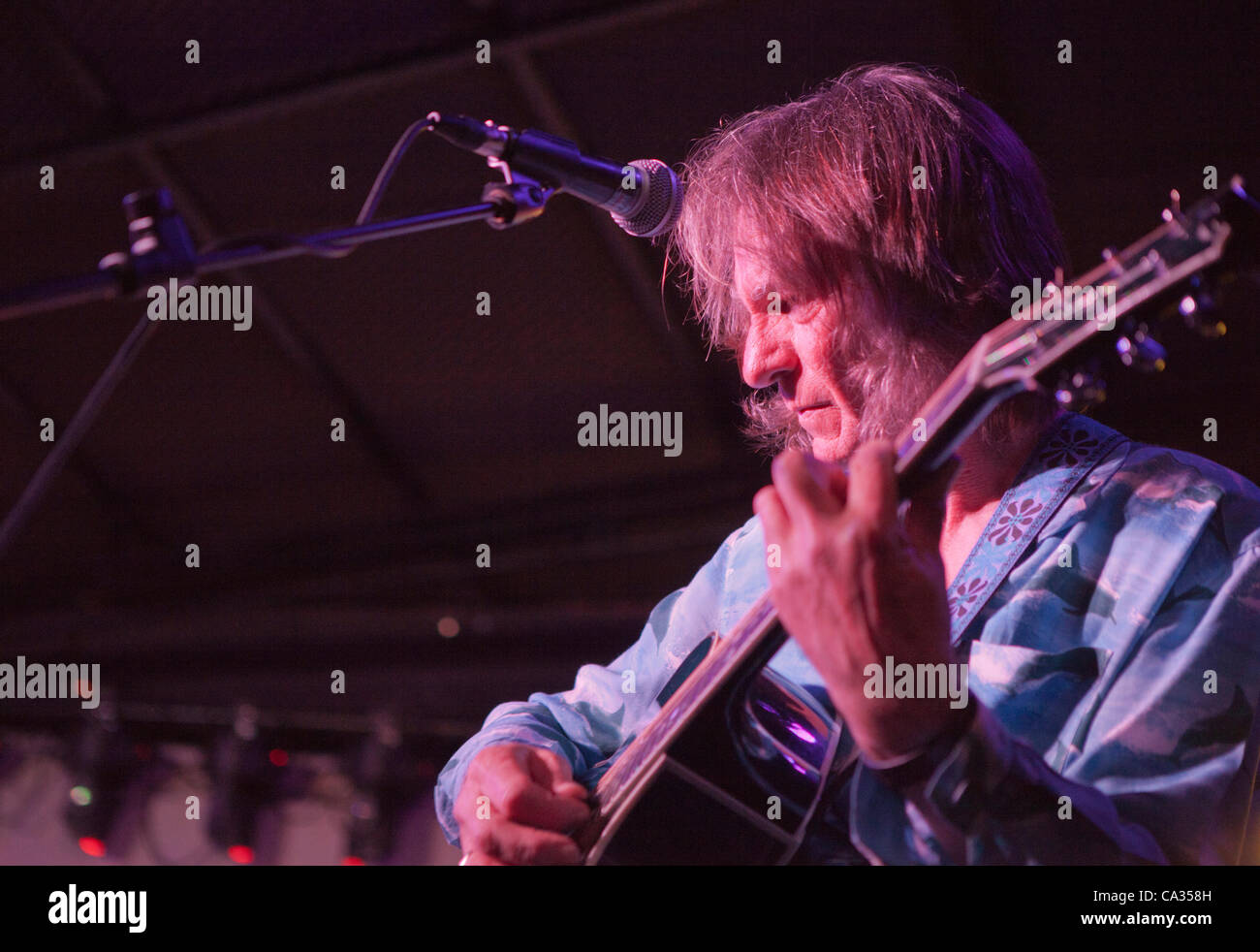Roma, Italia, giovedì, 29 marzo 2012. Settanta folk rock gruppo Strawbs giocare un concerto acustico a Roma. Il loro unico concerto a Roma dal 1973. Nella foto il chitarrista e cantante Dave Lambert. Foto Stock