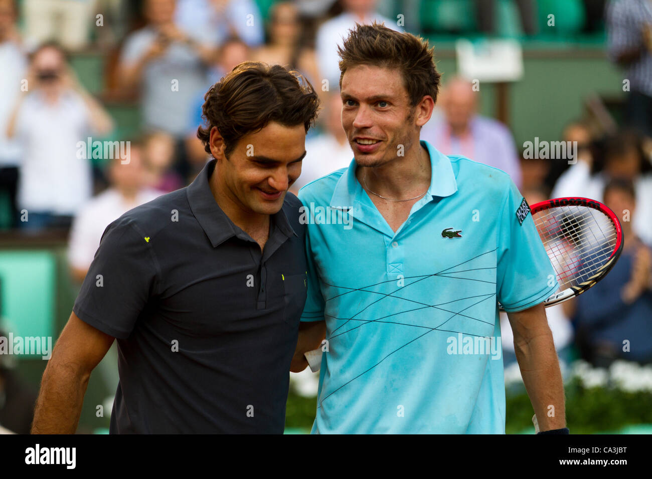 01.06.2012 Parigi, Francia. Roger Federer e Nicolas MAHUT seguendo la loro partita il giorno 6 degli Open di Francia di tennis Roland Garros. Foto Stock